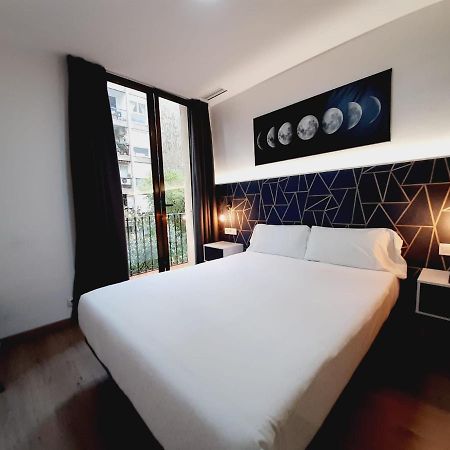 ברצלונה Hostal Laia By Gaiarooms מראה חיצוני תמונה