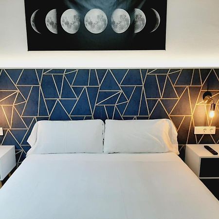 ברצלונה Hostal Laia By Gaiarooms מראה חיצוני תמונה