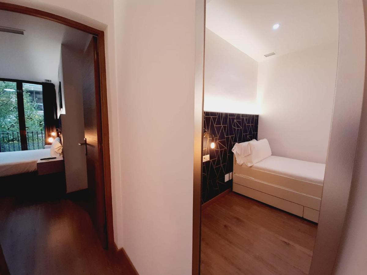 ברצלונה Hostal Laia By Gaiarooms מראה חיצוני תמונה