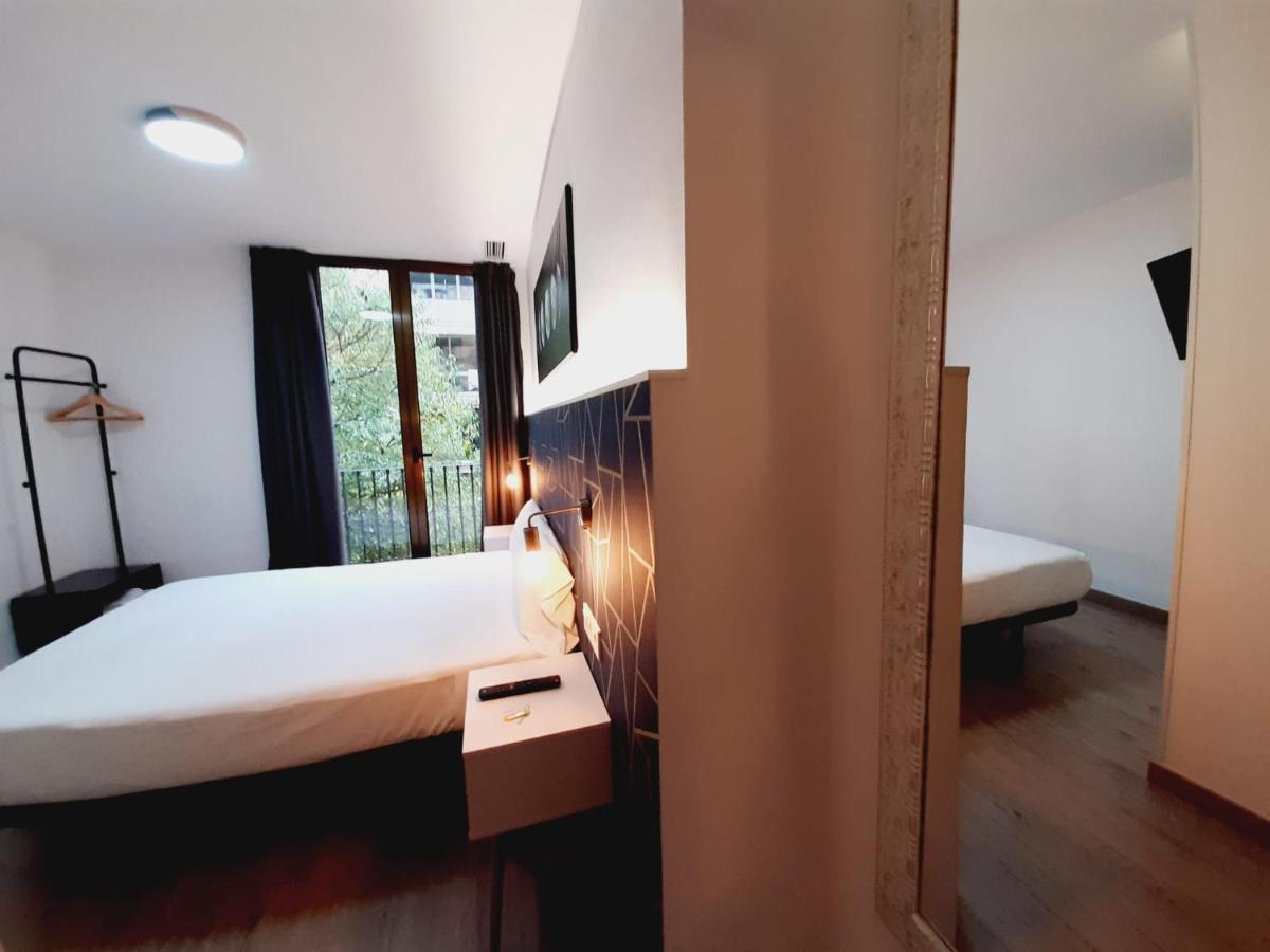 ברצלונה Hostal Laia By Gaiarooms מראה חיצוני תמונה