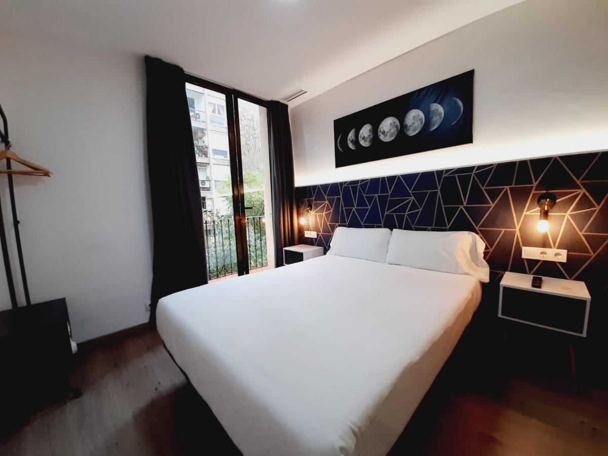 ברצלונה Hostal Laia By Gaiarooms מראה חיצוני תמונה