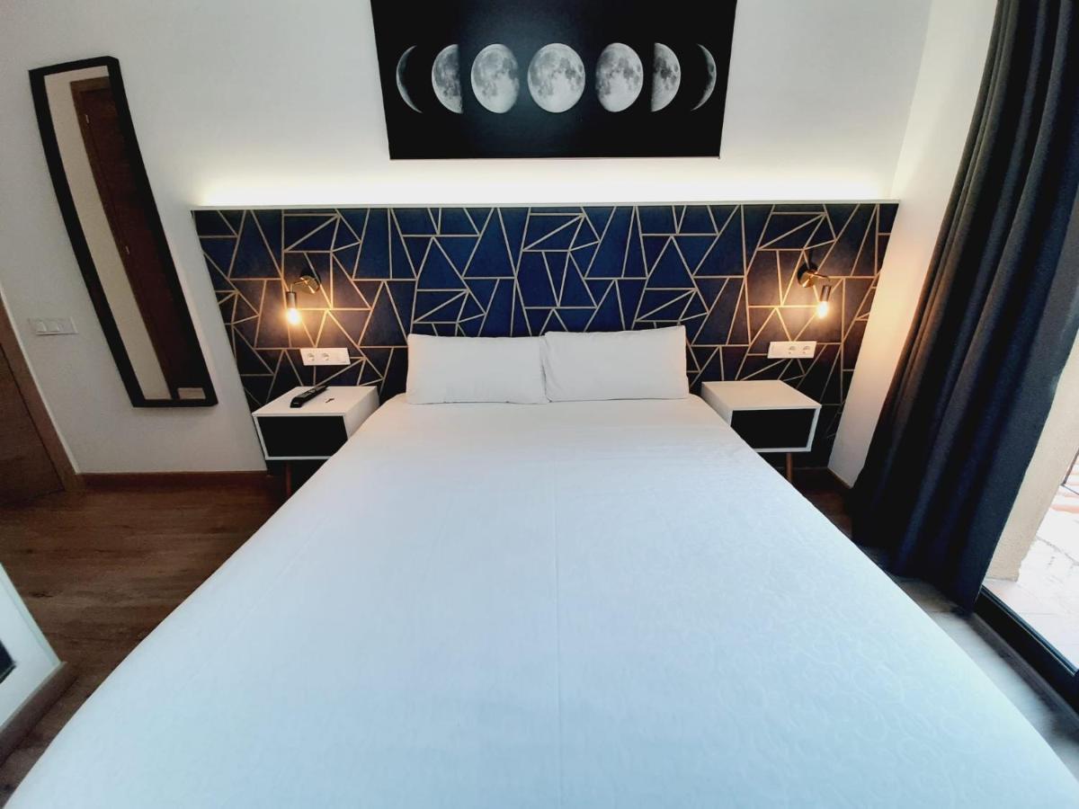 ברצלונה Hostal Laia By Gaiarooms מראה חיצוני תמונה