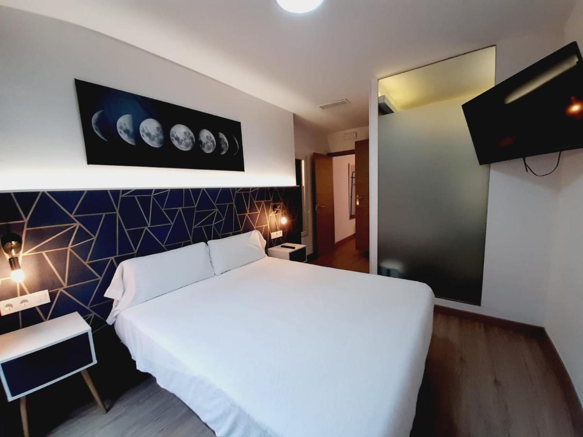 ברצלונה Hostal Laia By Gaiarooms מראה חיצוני תמונה