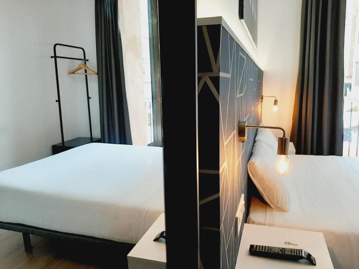 ברצלונה Hostal Laia By Gaiarooms מראה חיצוני תמונה