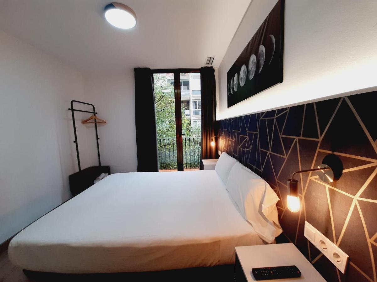 ברצלונה Hostal Laia By Gaiarooms מראה חיצוני תמונה