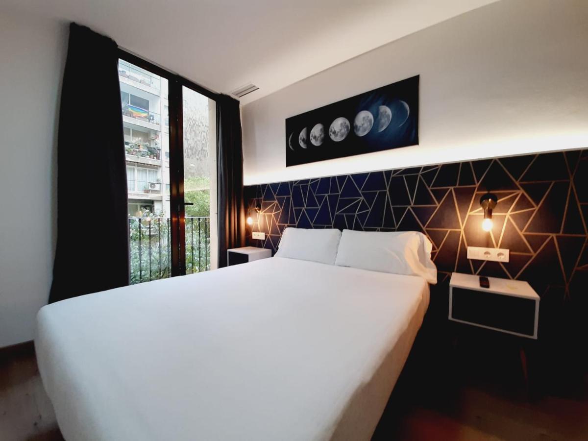 ברצלונה Hostal Laia By Gaiarooms מראה חיצוני תמונה