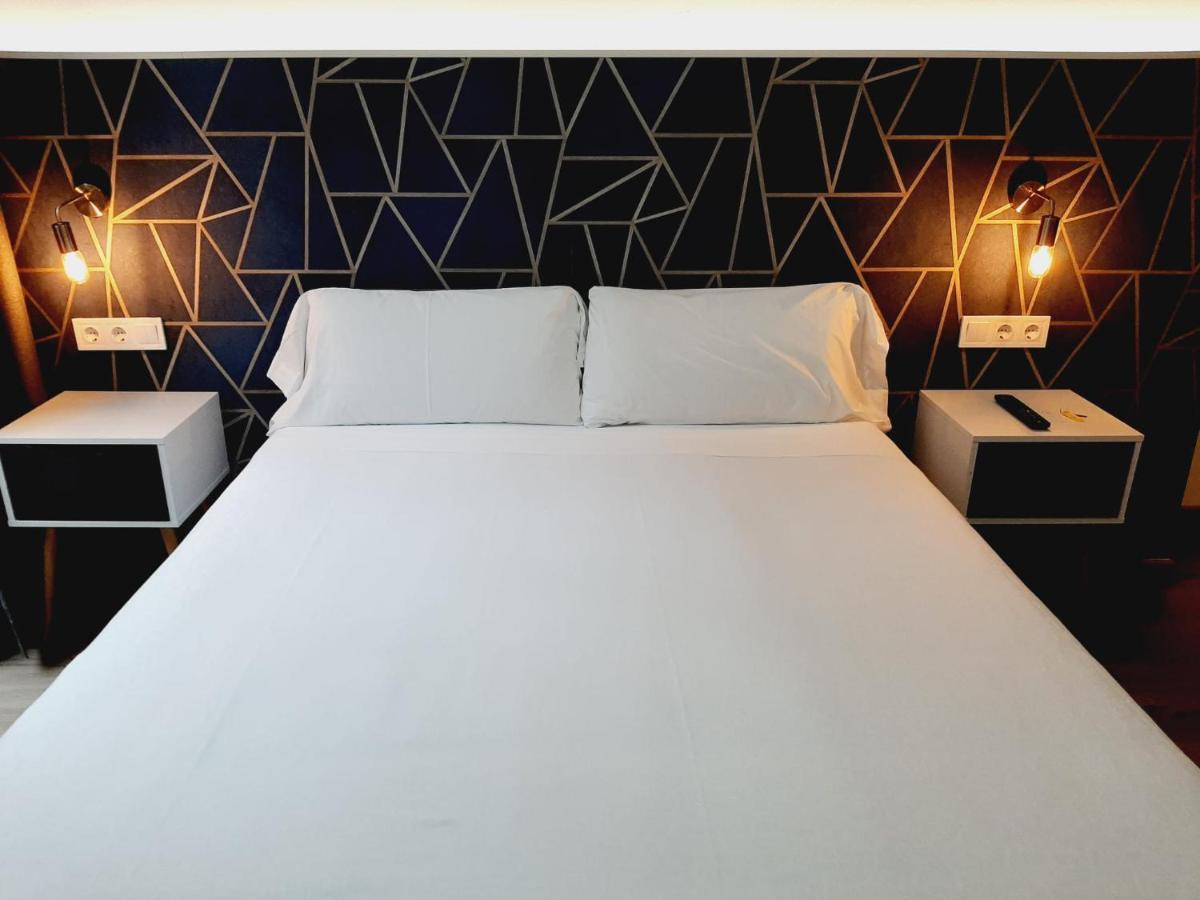 ברצלונה Hostal Laia By Gaiarooms מראה חיצוני תמונה